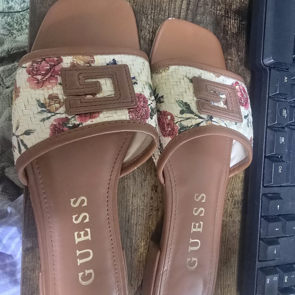 GUESS Women's Floral Woven Sandals - Brown and Cream - Picture 2 of 10